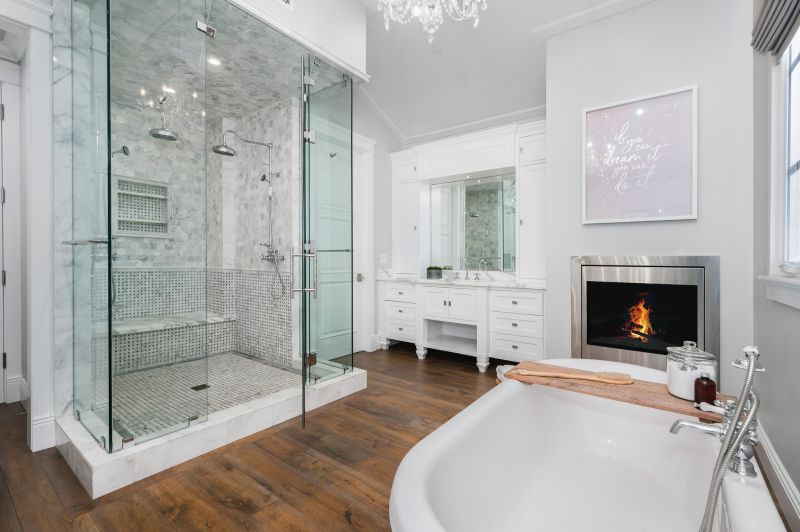 Luxurious Tub Area